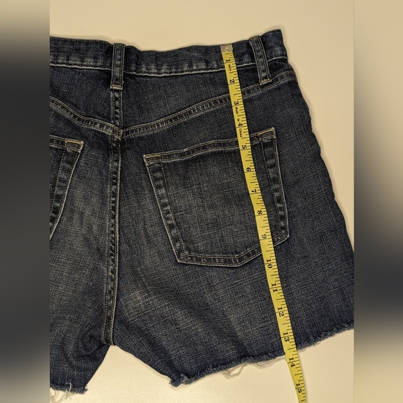 UNIQLO Womens Jean Shorts 26 Inch Frayed Hem Preowned - Picture 7 of 10
